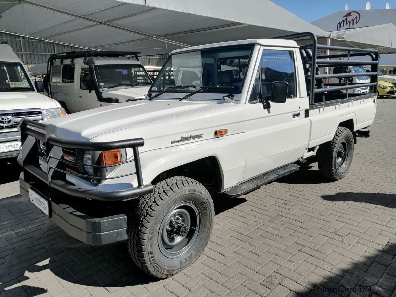 Toyota Land Cruiser 4.2D 4x4 S/C in Namibia