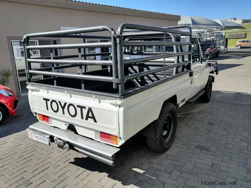 Toyota Land Cruiser 4.2D 4x4 S/C in Namibia