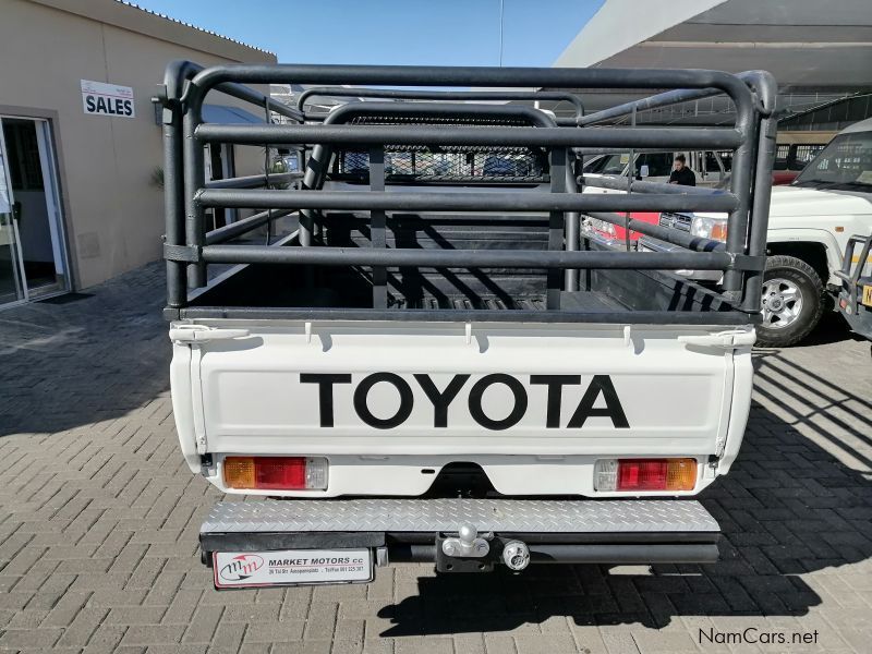 Toyota Land Cruiser 4.2D 4x4 S/C in Namibia