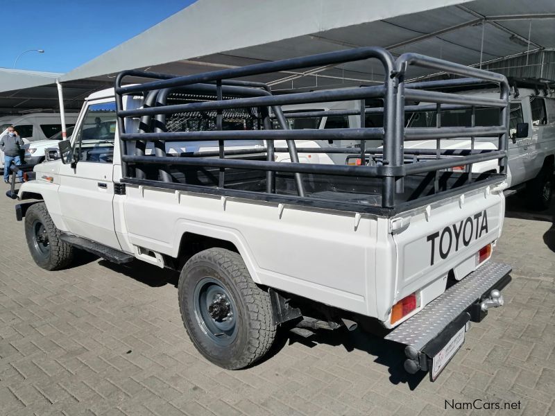 Toyota Land Cruiser 4.2D 4x4 S/C in Namibia