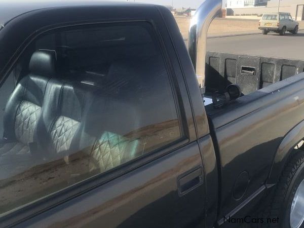 Chevrolet C/K2500 5.7 V8 in Namibia