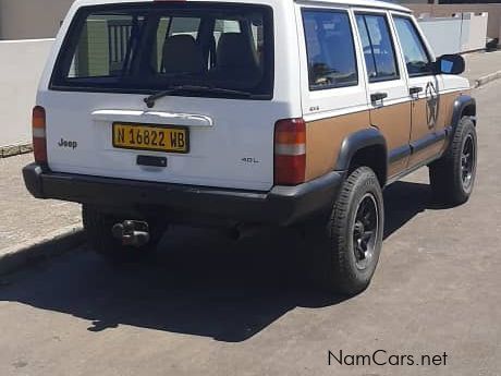 Jeep Cherokee 4l 6 cylinder in Namibia