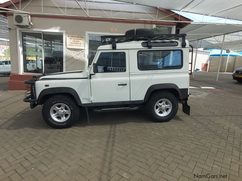 Land Rover Defender 90 in Namibia