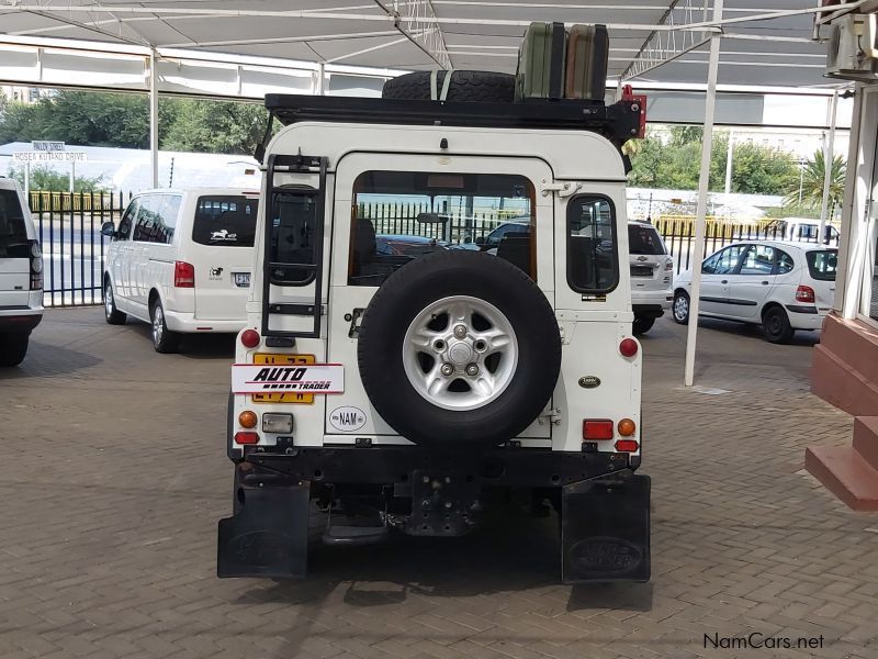 Land Rover Defender 90 in Namibia
