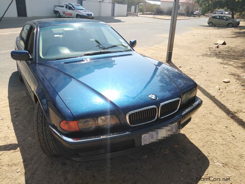 BMW 750 iL V12 in Namibia