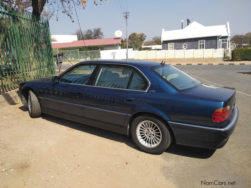 BMW 750 iL V12 in Namibia