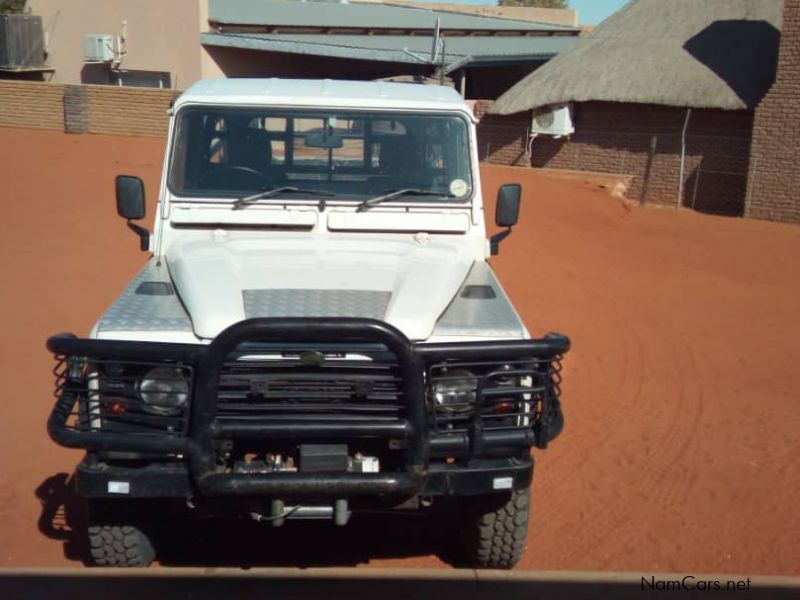 Land Rover Defender 110 2.5 TD5 pick up 4x4 in Namibia
