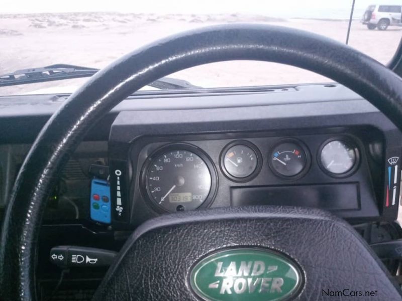 Land Rover Defender 2.8i in Namibia