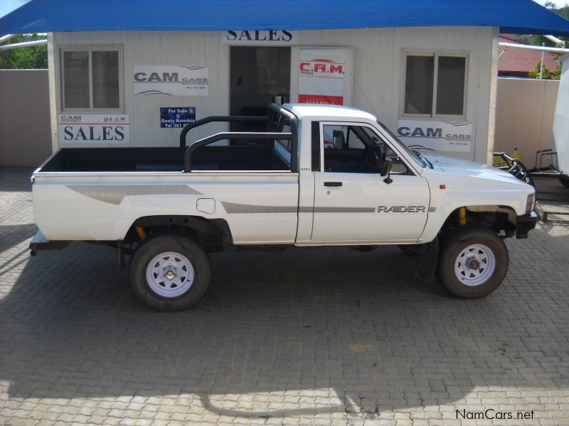 Toyota Hilux 2.2 4x4 R/B in Namibia