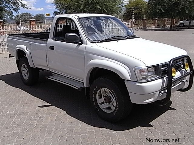 Toyota Hilux 2.7 4x4 S/cab in Namibia