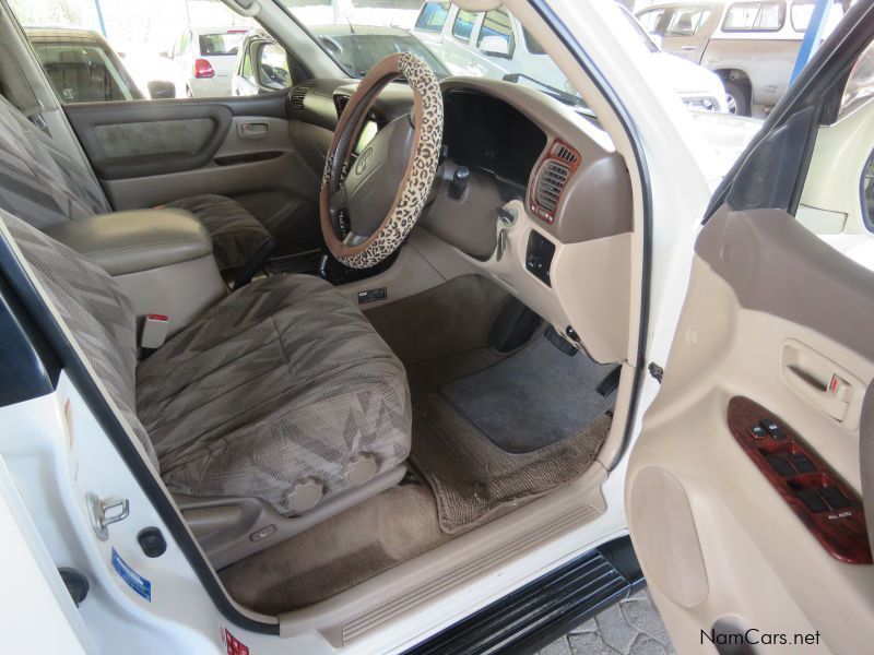 Toyota LANDCRUISER 100 V8 4,7 VX in Namibia