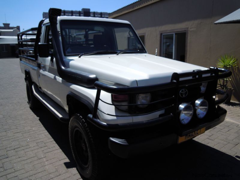 Toyota LANDCRUISER 4.5EFI 4X4 in Namibia