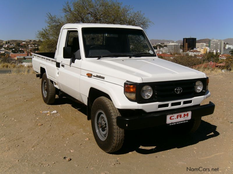 Toyota Land Cruiser 4.5i Bakkie in Namibia