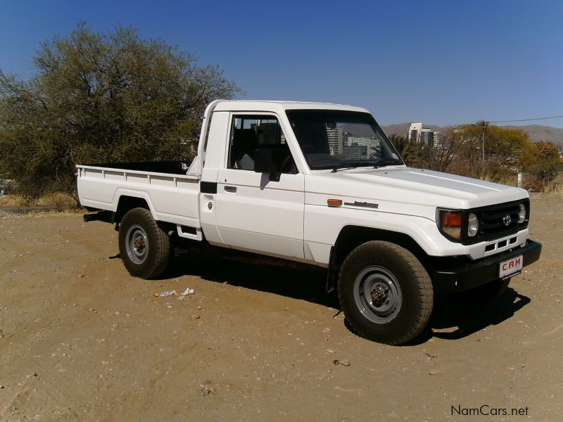 Toyota Land Cruiser 4.5i Bakkie in Namibia