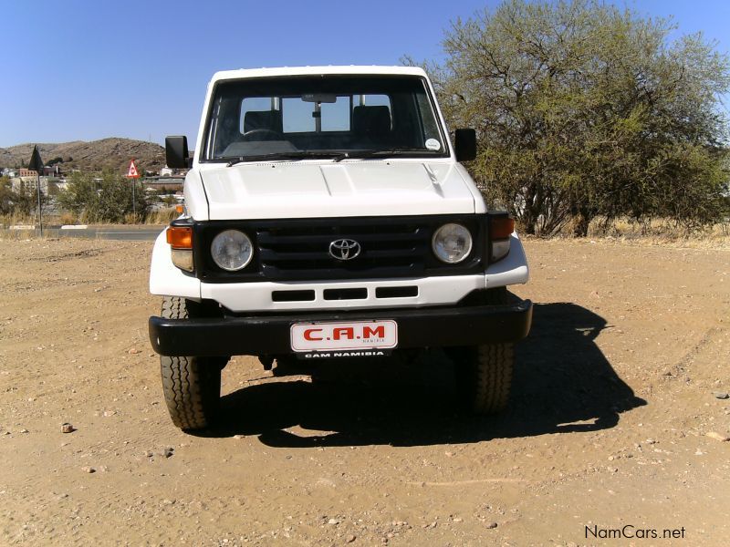 Toyota Land Cruiser 4.5i Bakkie in Namibia