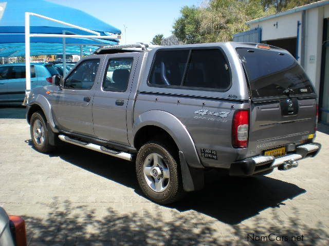 Nissan Hardbody 3.3 V6 4x4 D/cab in Namibia
