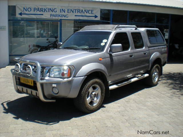 Nissan Hardbody 3.3 V6 4x4 D/cab in Namibia