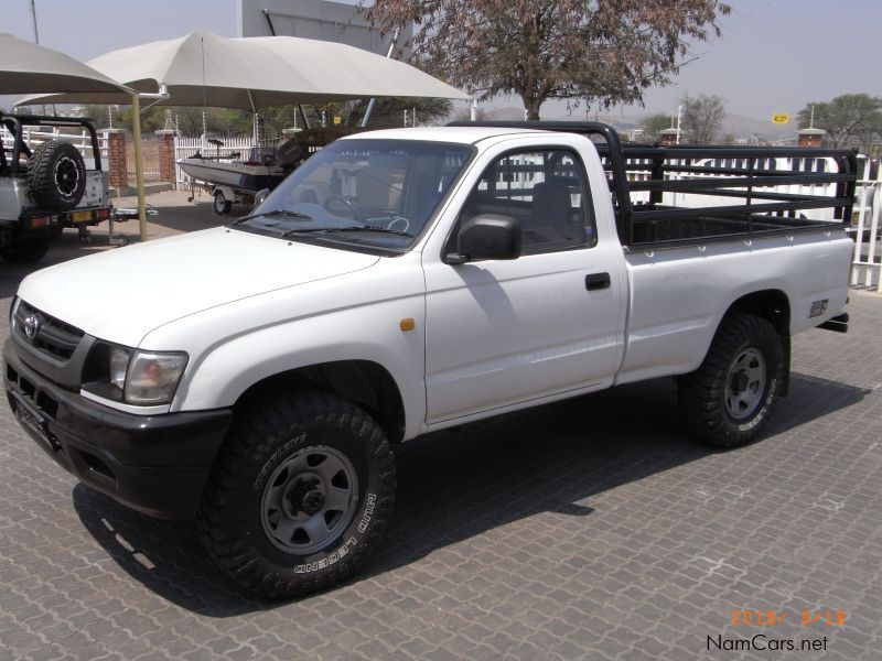 Toyota Hilux 2.7 i 4x4 S/cab in Namibia