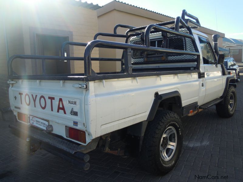 Toyota LANDCRUISER 4.5 EFI S/C 4X4 in Namibia
