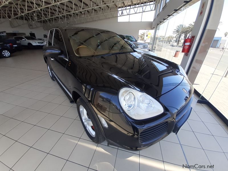 Porsche Cayenne 4.5i V8 Turbo in Namibia