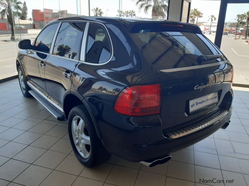 Porsche Cayenne 4.5i V8 Turbo in Namibia