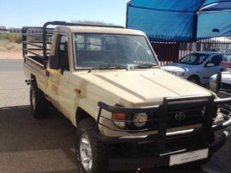 Toyota Land Cruiser 4.2 Diesel S/C 4x4 in Namibia