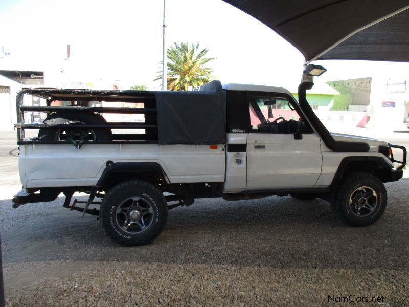 Toyota Land Cruiser 4500 EFi 4WD in Namibia