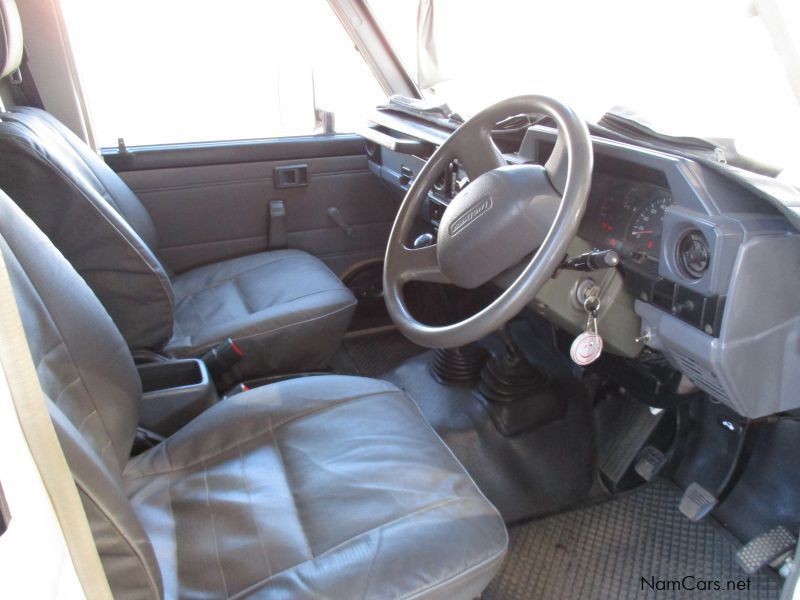 Toyota Land Cruiser 4500 EFi 4WD in Namibia