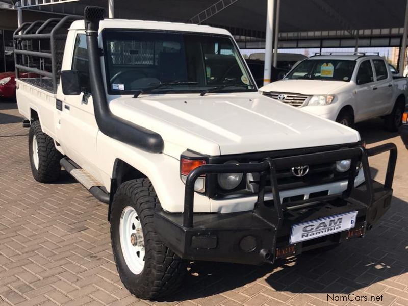 Toyota Landcruiser 4.5 EFI 70 S/Cab in Namibia