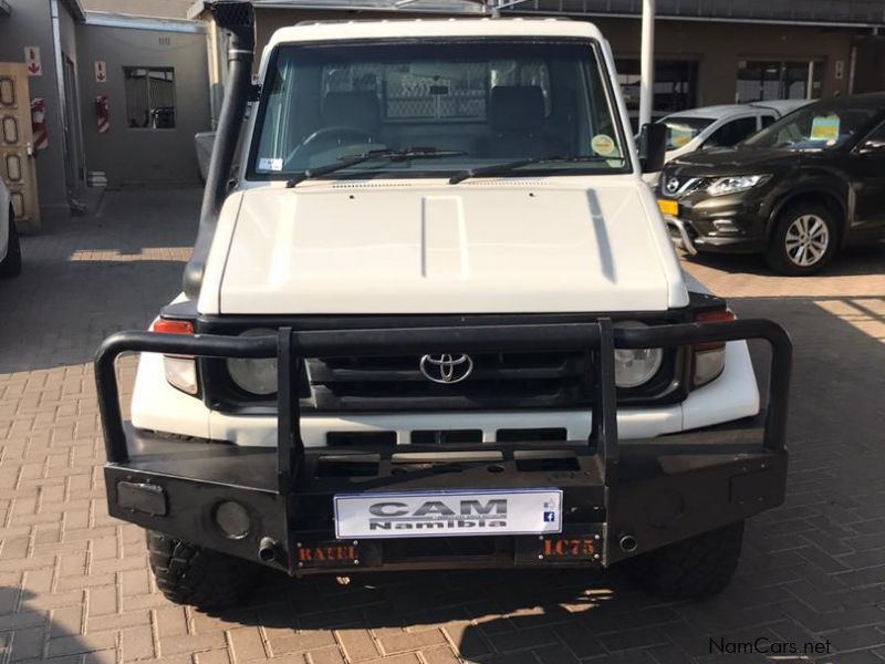 Toyota Landcruiser 4.5 EFI 70 S/Cab in Namibia