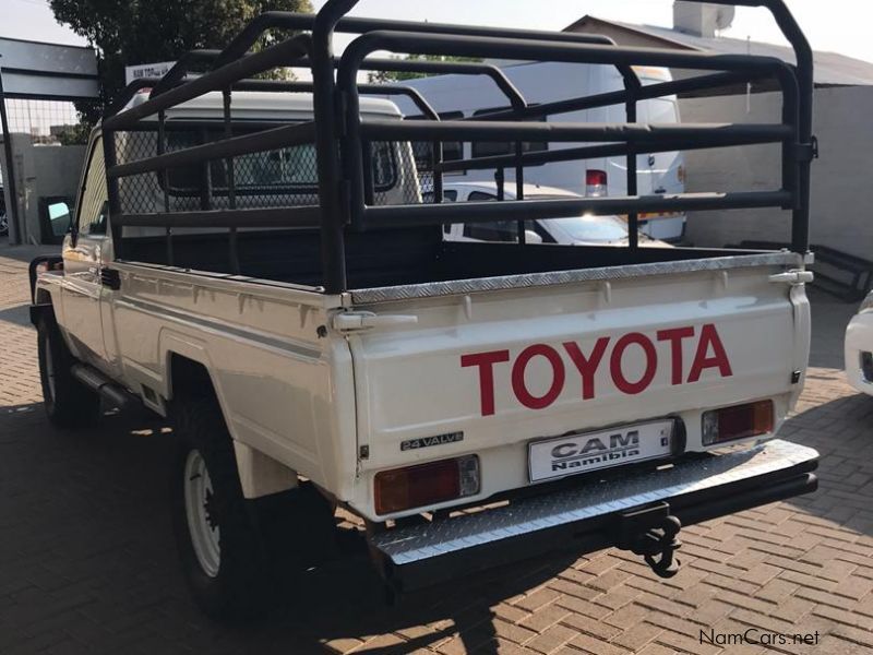 Toyota Landcruiser 4.5 EFI 70 S/Cab in Namibia