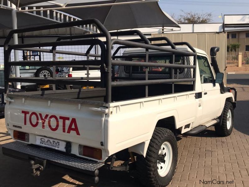 Toyota Landcruiser 4.5 EFI 70 S/Cab in Namibia