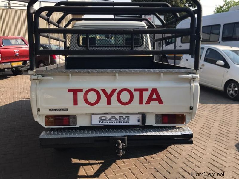 Toyota Landcruiser 4.5 EFI 70 S/Cab in Namibia