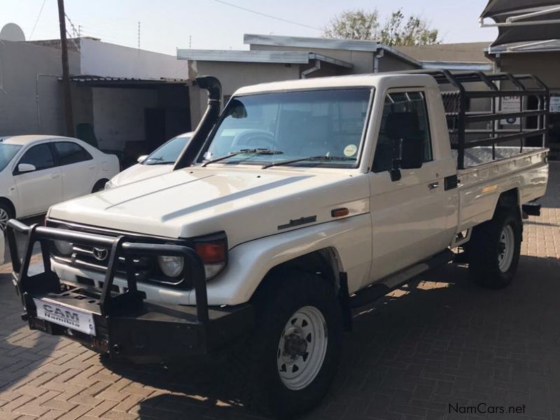 Toyota Landcruiser 4.5 EFI 70 S/Cab in Namibia