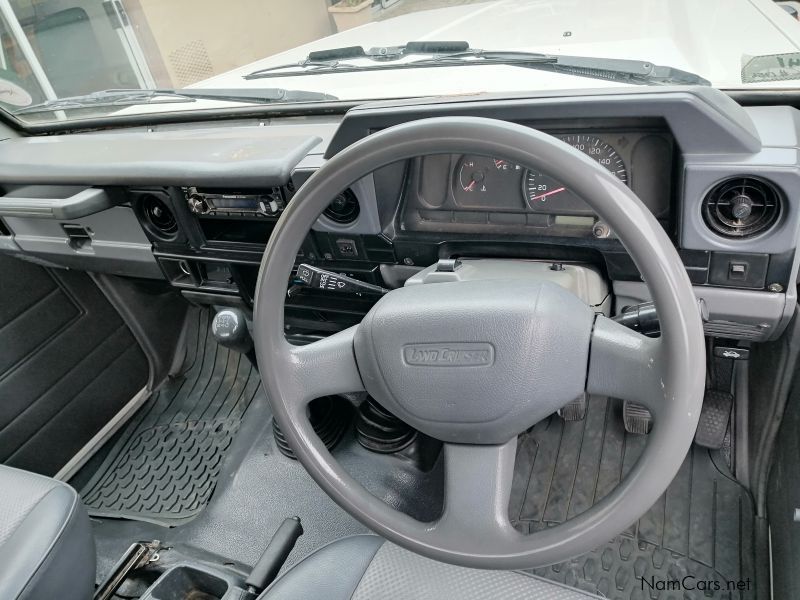 Toyota Landcruiser 4.5 EFI 70 S/Cab in Namibia