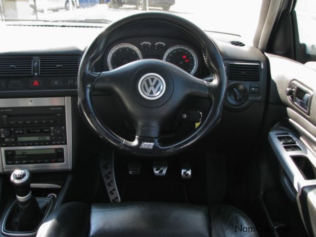2004-Volkswagen-Golf-GTI-R-25648-7880988_7.jpg