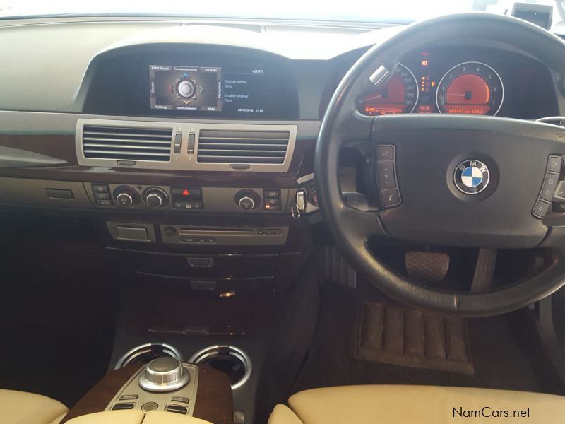 BMW 750i 5.0 V8 in Namibia