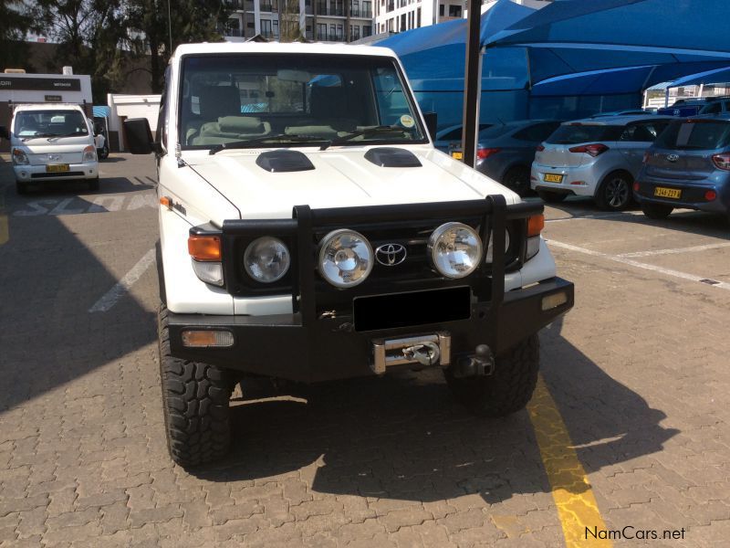 Toyota Land Cruiser 4.5 EFI Single Cab 4X4 in Namibia