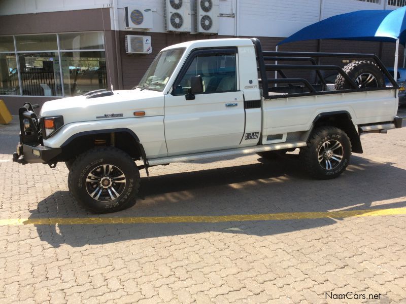 Toyota Land Cruiser 4.5 EFI Single Cab 4X4 in Namibia