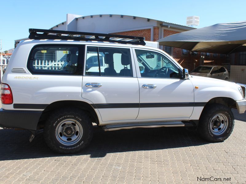 Toyota Landcruiser 4.5 EFI 100 series in Namibia