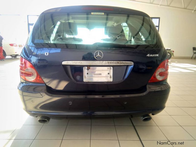 Mercedes-Benz R350 in Namibia