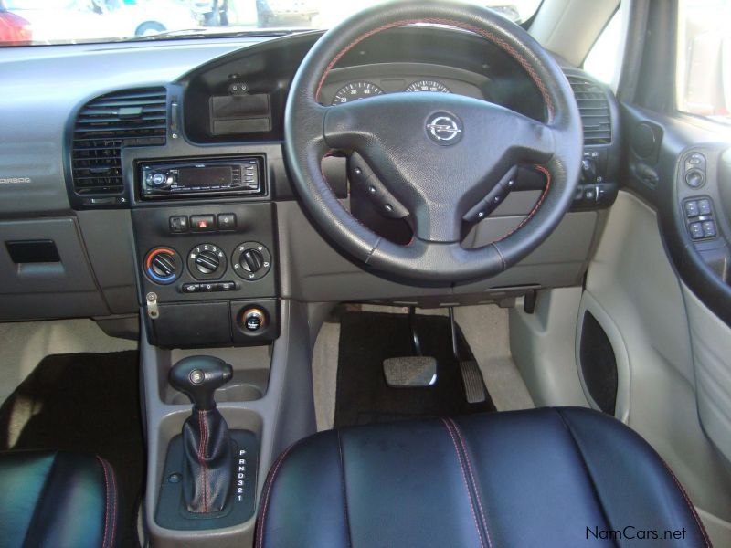 Opel Zafira in Namibia
