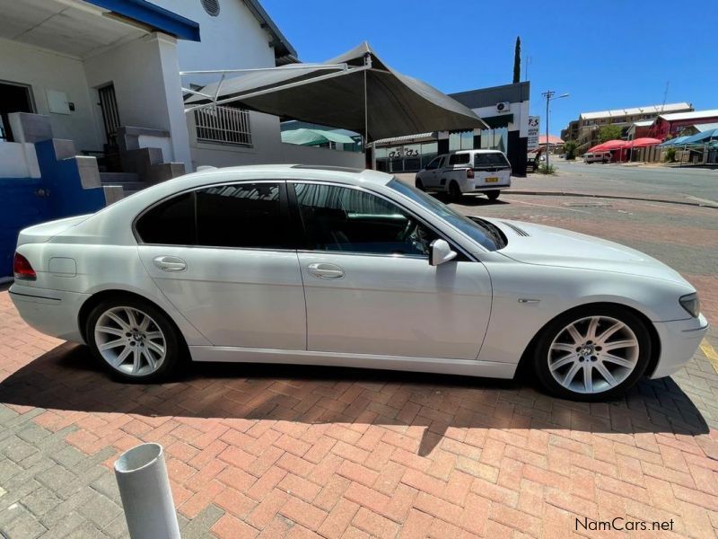 BMW 750i in Namibia