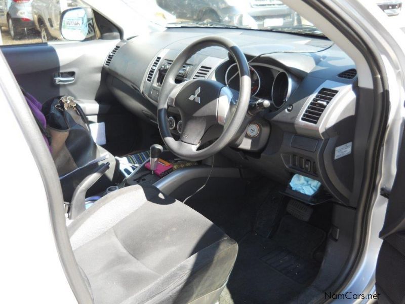 Mitsubishi OUTLANDER 2.4 GLS A/T in Namibia