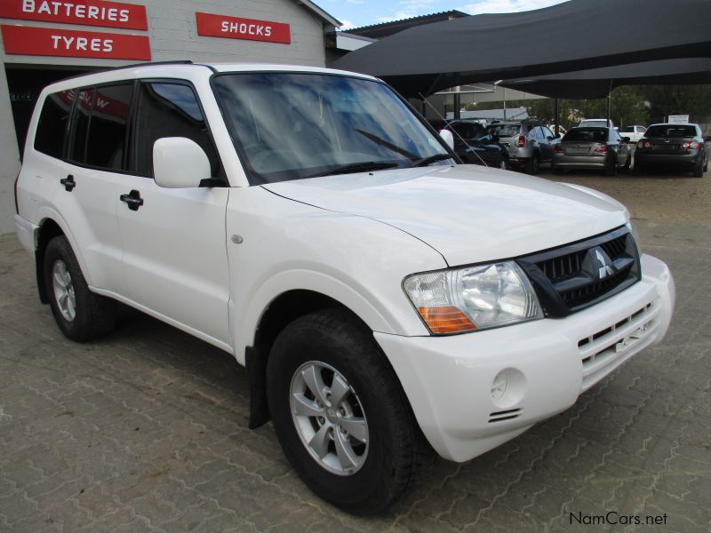 Mitsubishi PAJERO GLX DID 3200 DIESEL A/T in Namibia