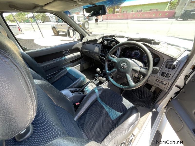 Nissan HARDBODY 3.3 V6 4X4 in Namibia