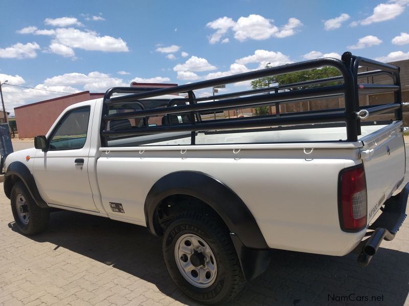 Nissan NP300 2.4 PETROL in Namibia