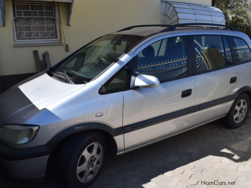 Opel Zafira in Namibia