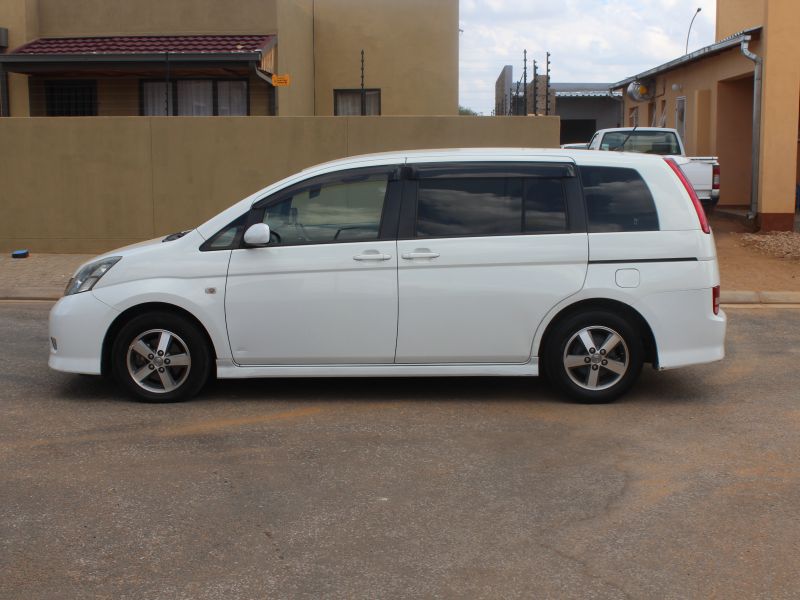 Toyota isis 2007