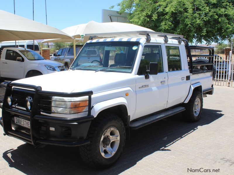 Toyota LANDCRUISER 4.5 EFI D/C 4X4 in Namibia